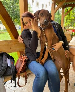 Rhodesian Ridgeback Gina mit frauchen